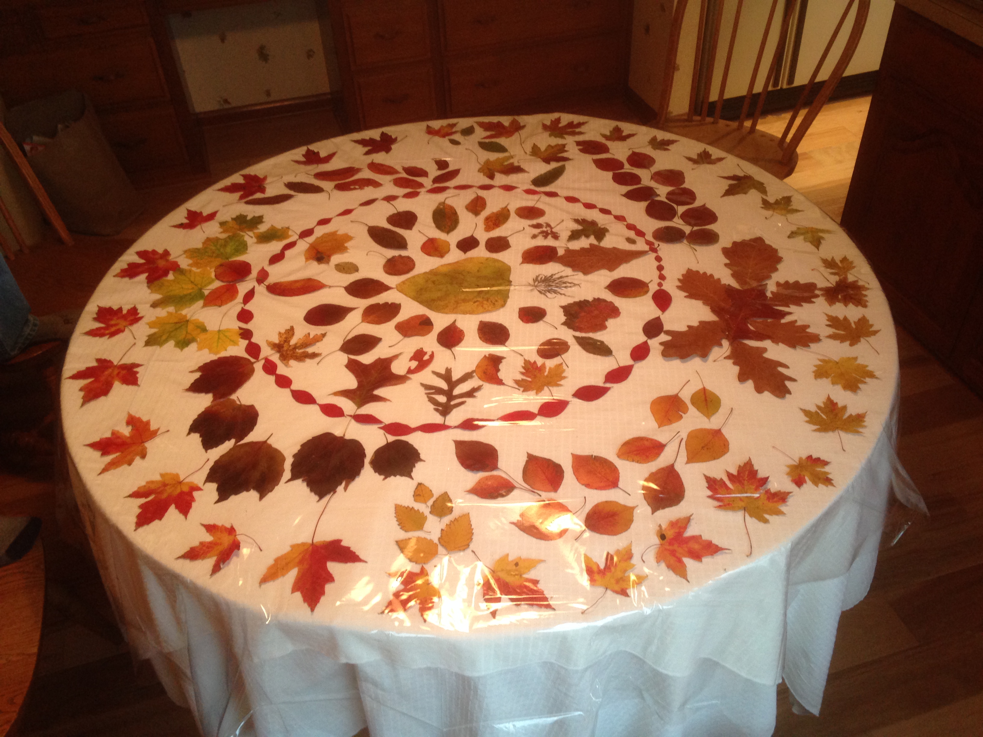 2016 table leaf pattern